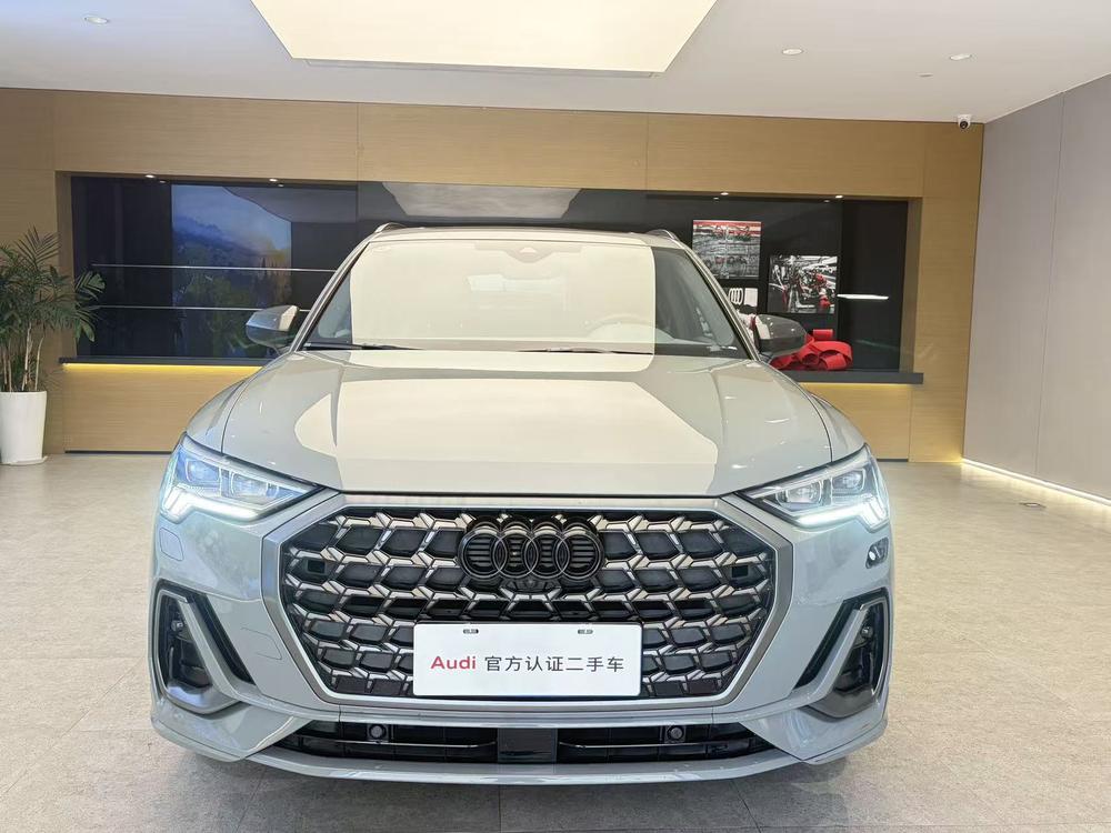Audi Q3 2023 car image #2