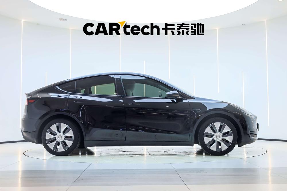 Tesla Model Y 2023 #8 Tesla Model Y 2023 car image #8