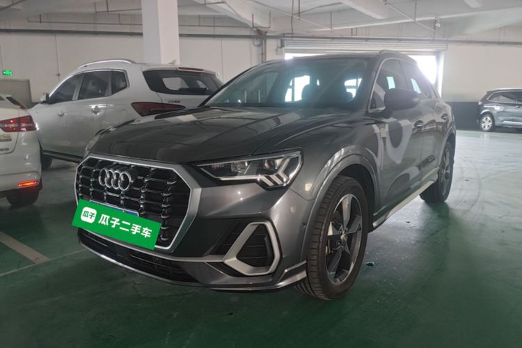 Audi Q3 2021 car image #2