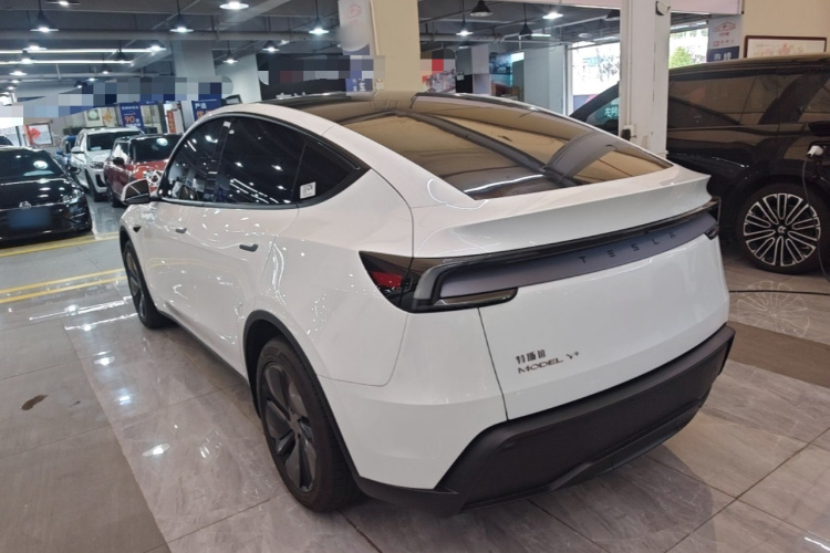 Tesla Model Y 2025 #5 Tesla Model Y 2025 immagine di auto #5