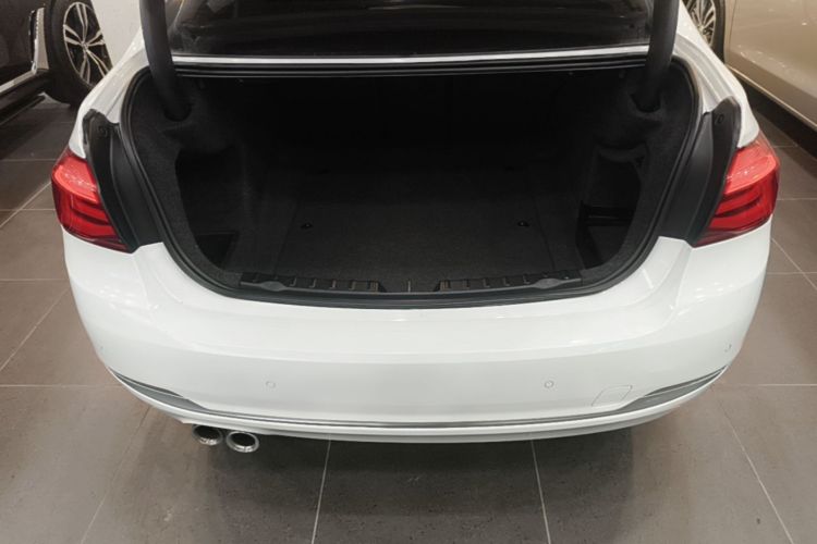 BMW 3 Series 2019 #19 BMW 3 Series 2019 car image #19