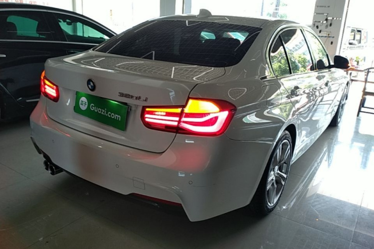 BMW 3 Series 2018 #7 BMW 3 Series 2018 car image #7