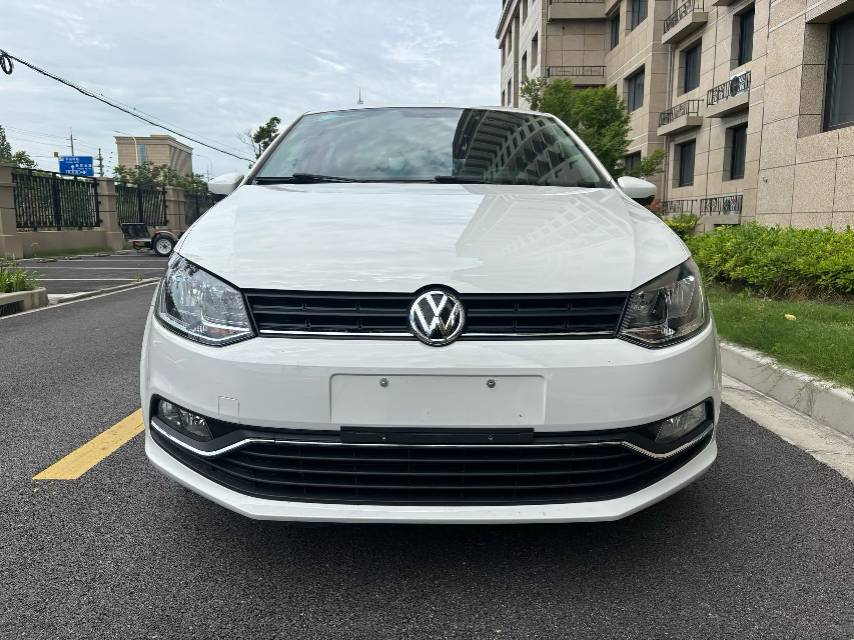 Volkswagen Polo 2015 car image #2