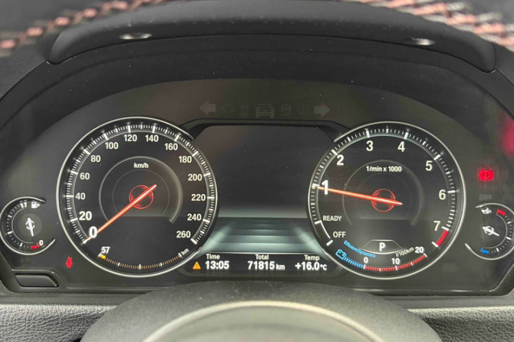 BMW 3 Series 2018 car image #9