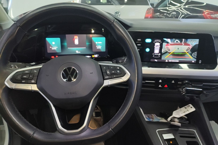 Volkswagen Golf 2021 car image #10
