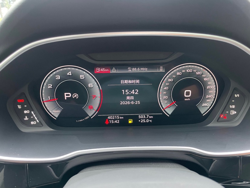 Audi Q3 2023 car image #8