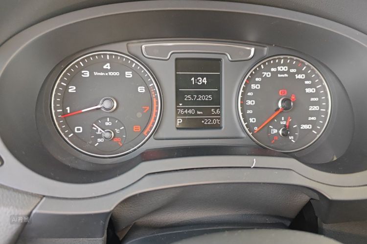 Audi Q3 2019 car image #14