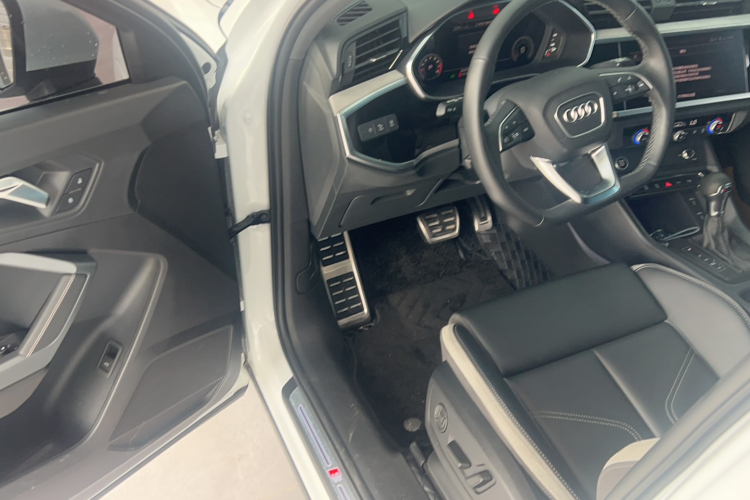 Audi Q3 2024 car image #10