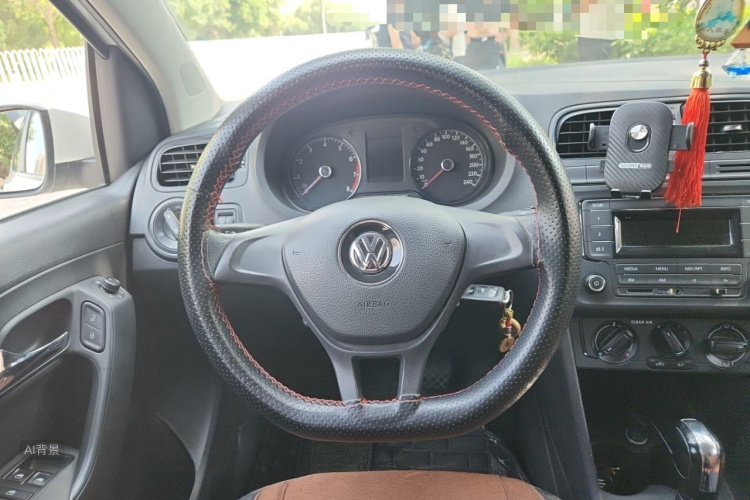 Volkswagen Polo 2018 car image #12