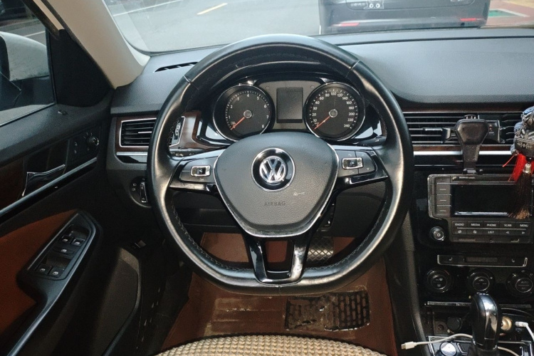 Volkswagen Bora 2016 car image #11