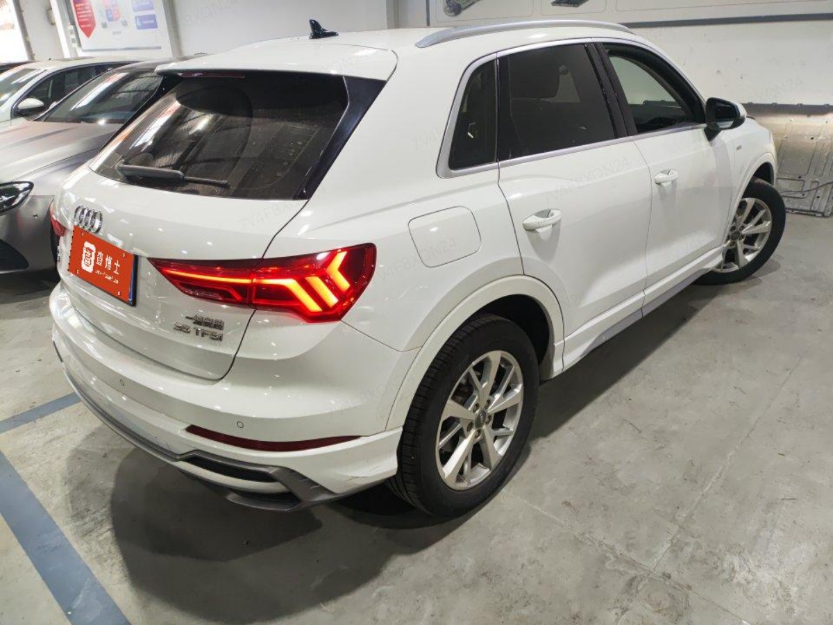 Audi Q3 2019 car image #5