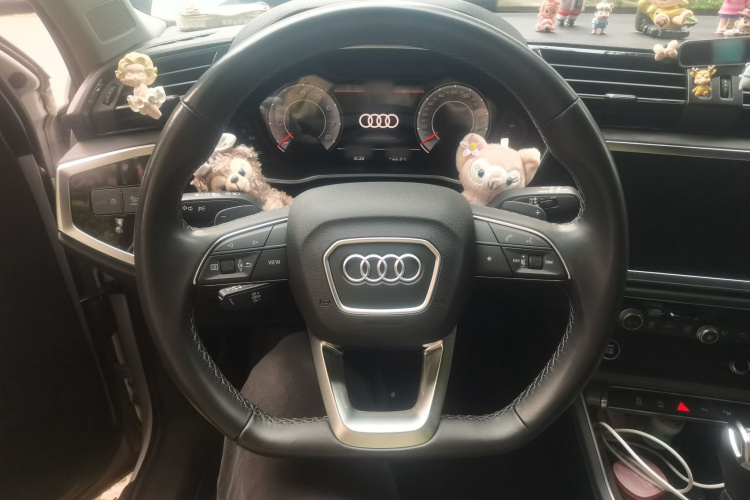 Audi Q3 2023 immagine di auto #11