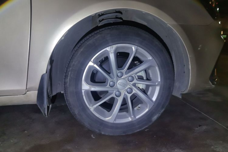 GEELY Emgrand 2021 car image #9