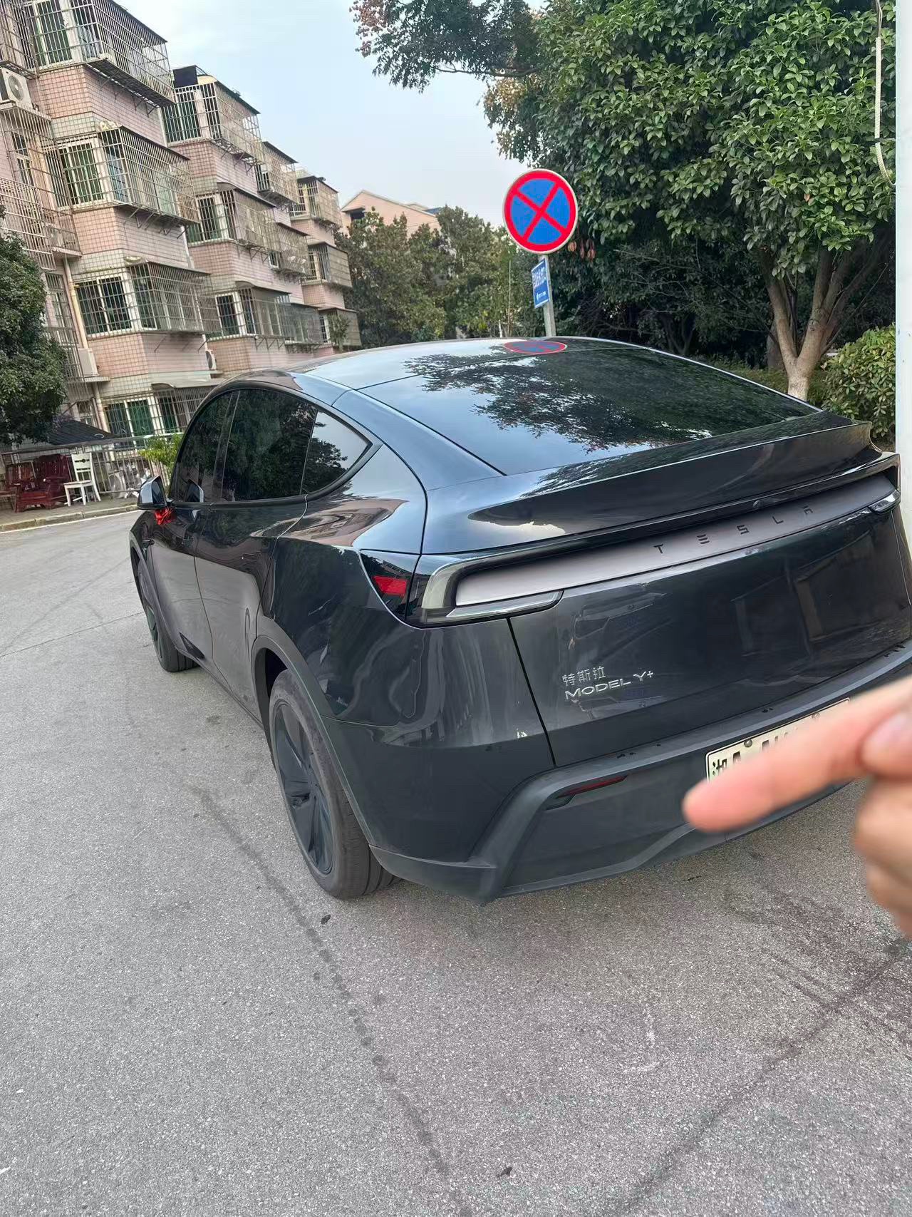Tesla Model Y 2025 #9 Tesla Model Y 2025 car image #9