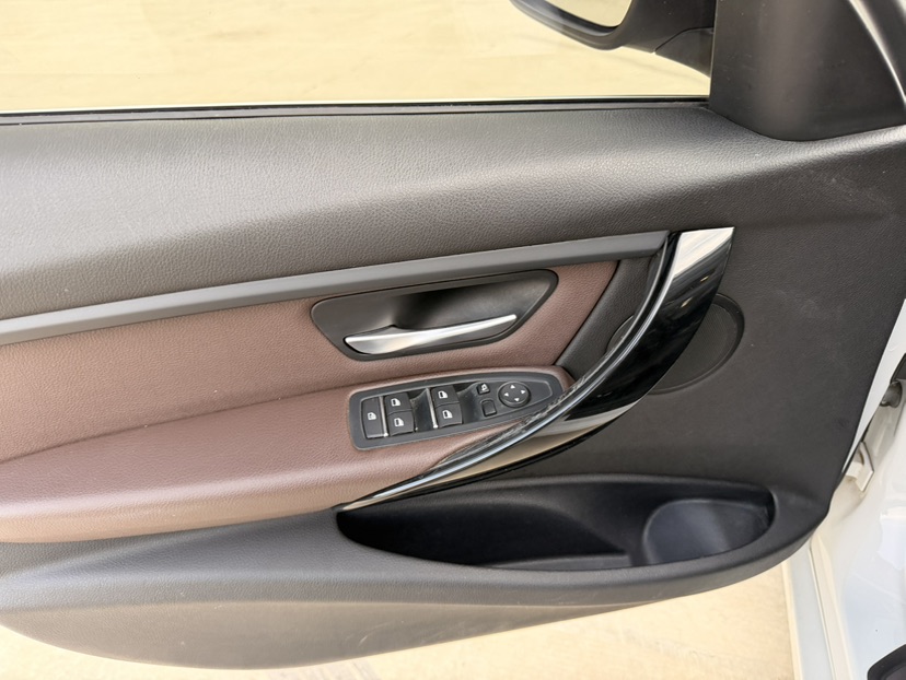 BMW 3 Series 2018 car image #6