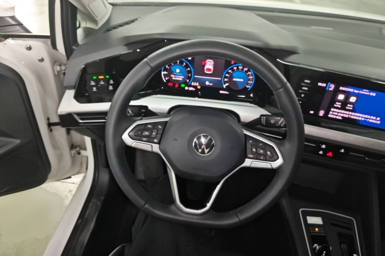 Volkswagen Golf 2022 car image #11