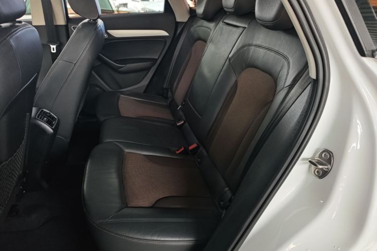 Audi Q3 2017 car image #17