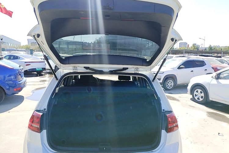 Volkswagen Golf 2017 car image #19