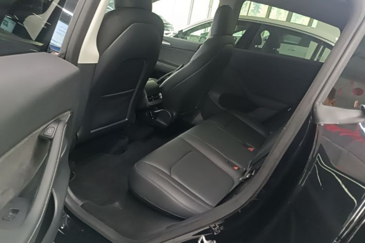 Tesla Model Y 2021 immagine di auto #17