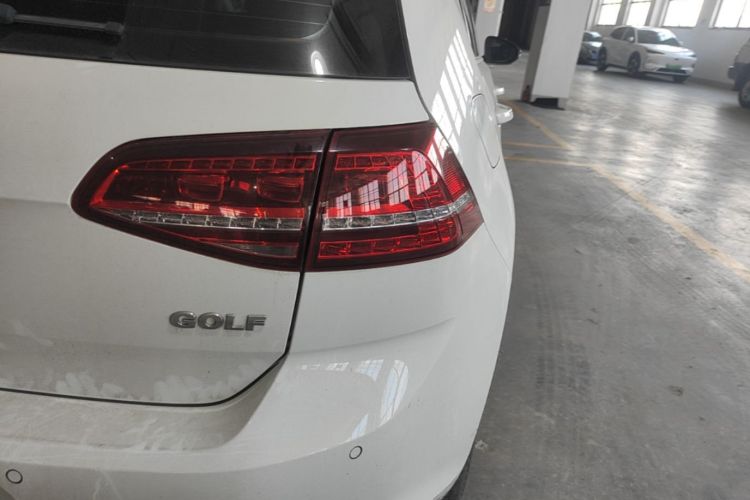 Volkswagen Golf 2017 car image #8
