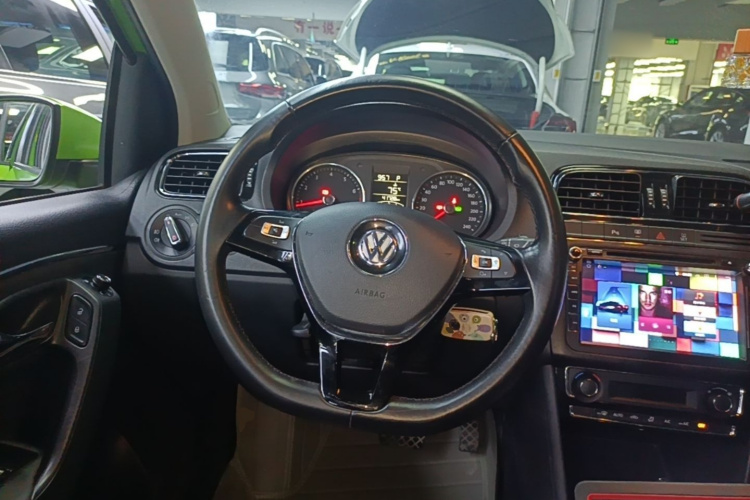 Volkswagen Polo 2015 #15 Volkswagen Polo 2015 изображение автомобиля #15