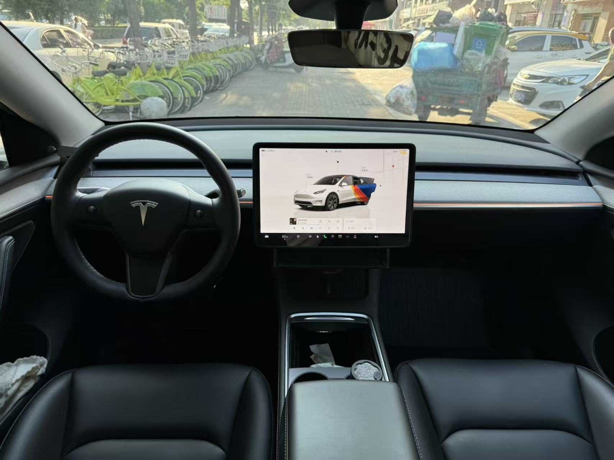 Tesla Model Y 2024 car image #2