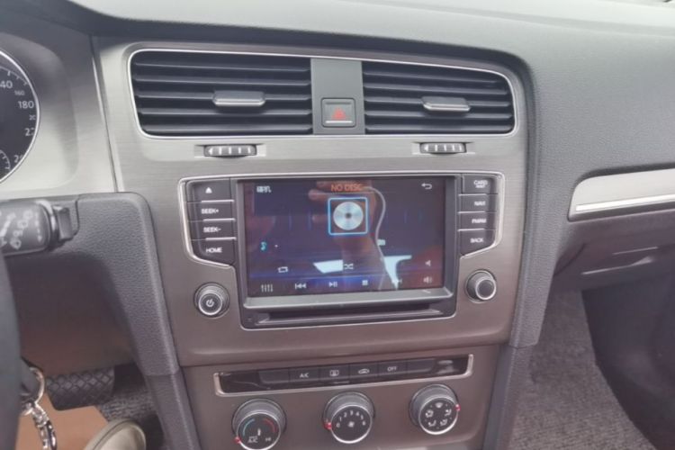 Volkswagen Golf 2015 car image #17