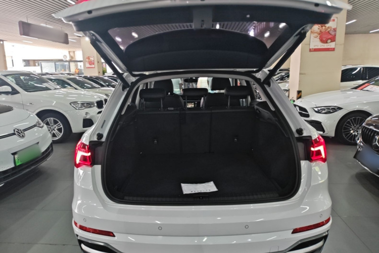 Audi Q3 2020 immagine di auto #21