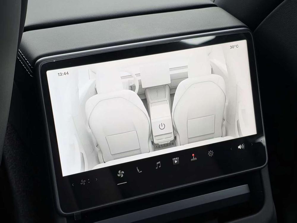 Tesla Model 3 2026 car image #8