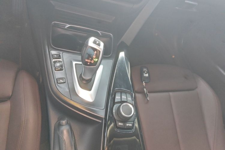BMW 3 Series 2018 #14 BMW 3 Series 2018 car image #14