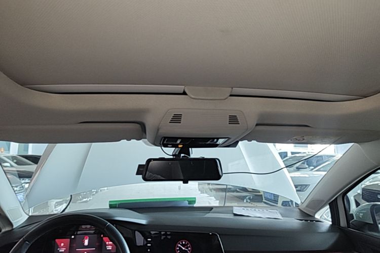 Volkswagen Golf 2021 car image #18
