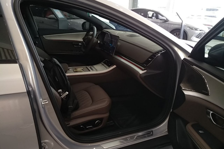 BYD Han 2025 car image #24