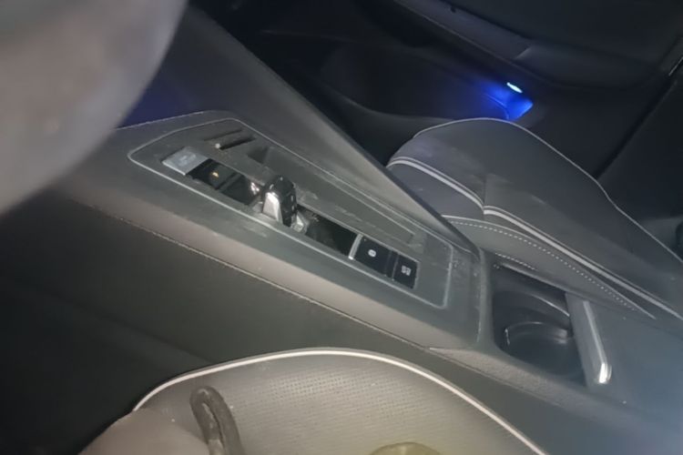 Volkswagen Golf 2023 car image #14