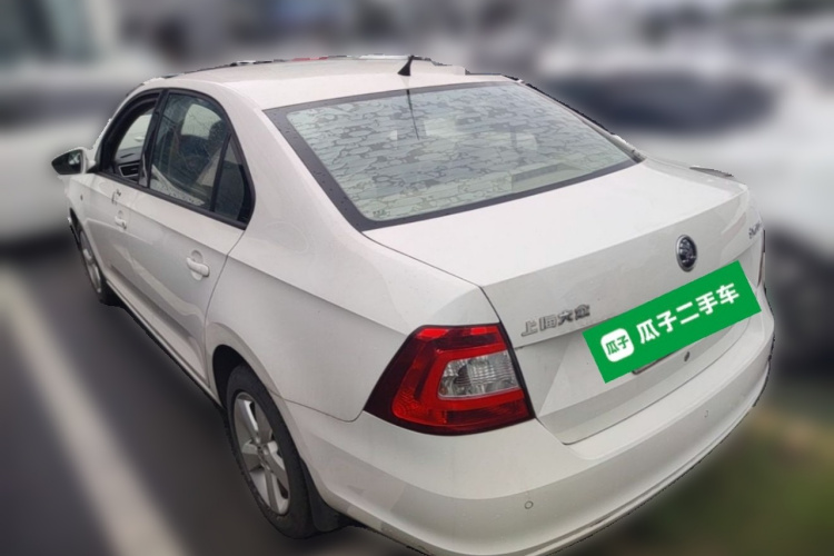 Skoda Rapid 2015 car image #5