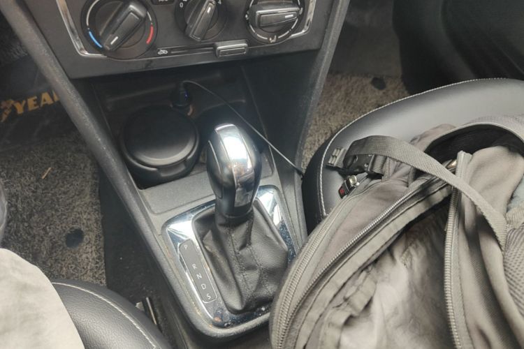 Volkswagen Santana 2017 car image #16