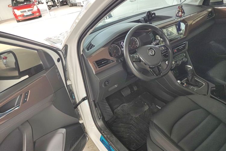 Volkswagen Tharu 2020 car image #12