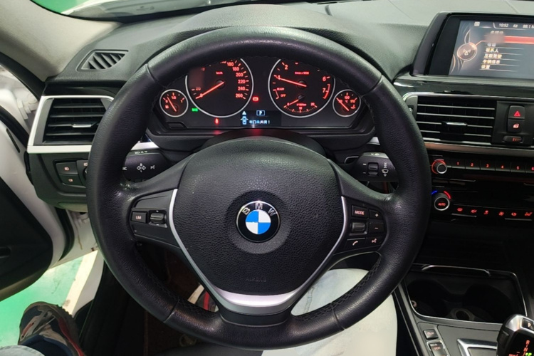 BMW 3 Series 2017 car image #11