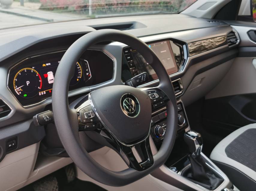 Volkswagen T-Cross 2023 car image #5