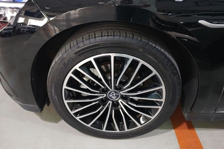 BYD Han 2023 immagine di auto #9
