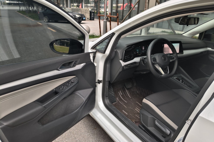 Volkswagen Golf 2022 car image #11
