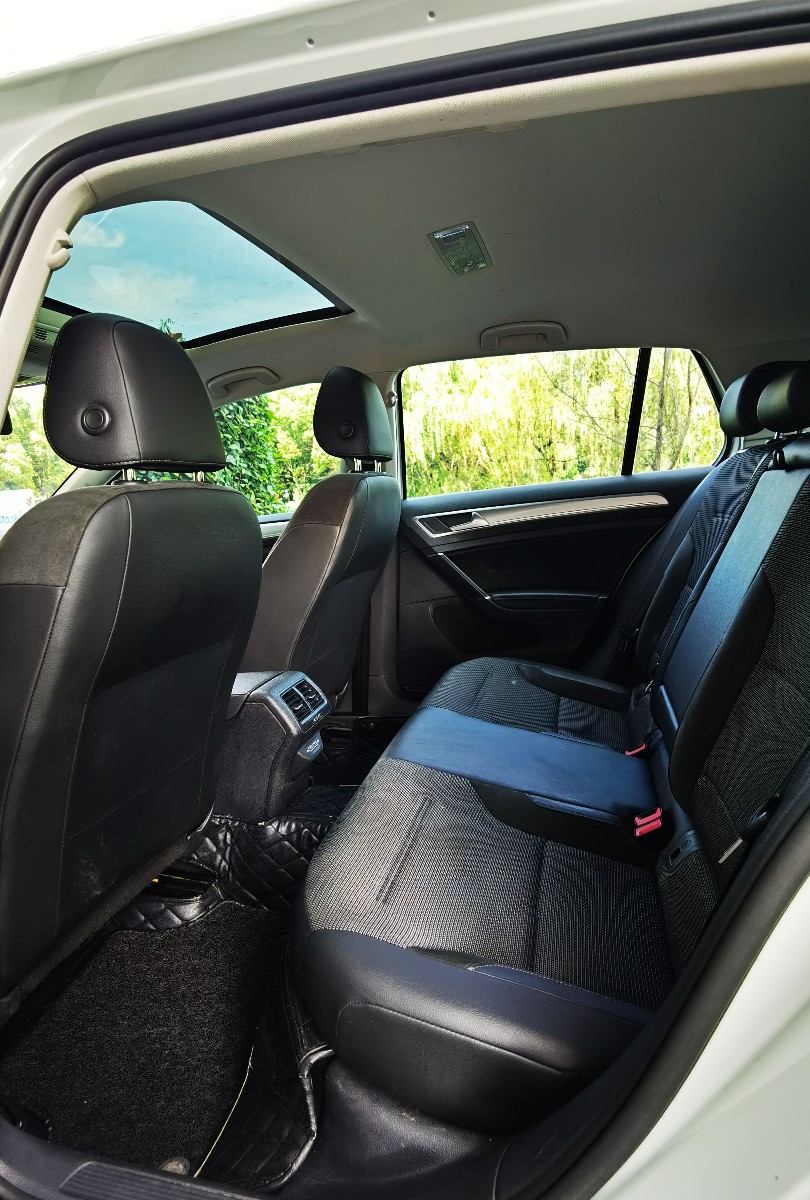 Volkswagen Golf 2020 car image #9