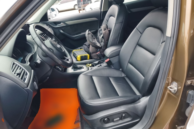 Audi Q3 2016 car image #15