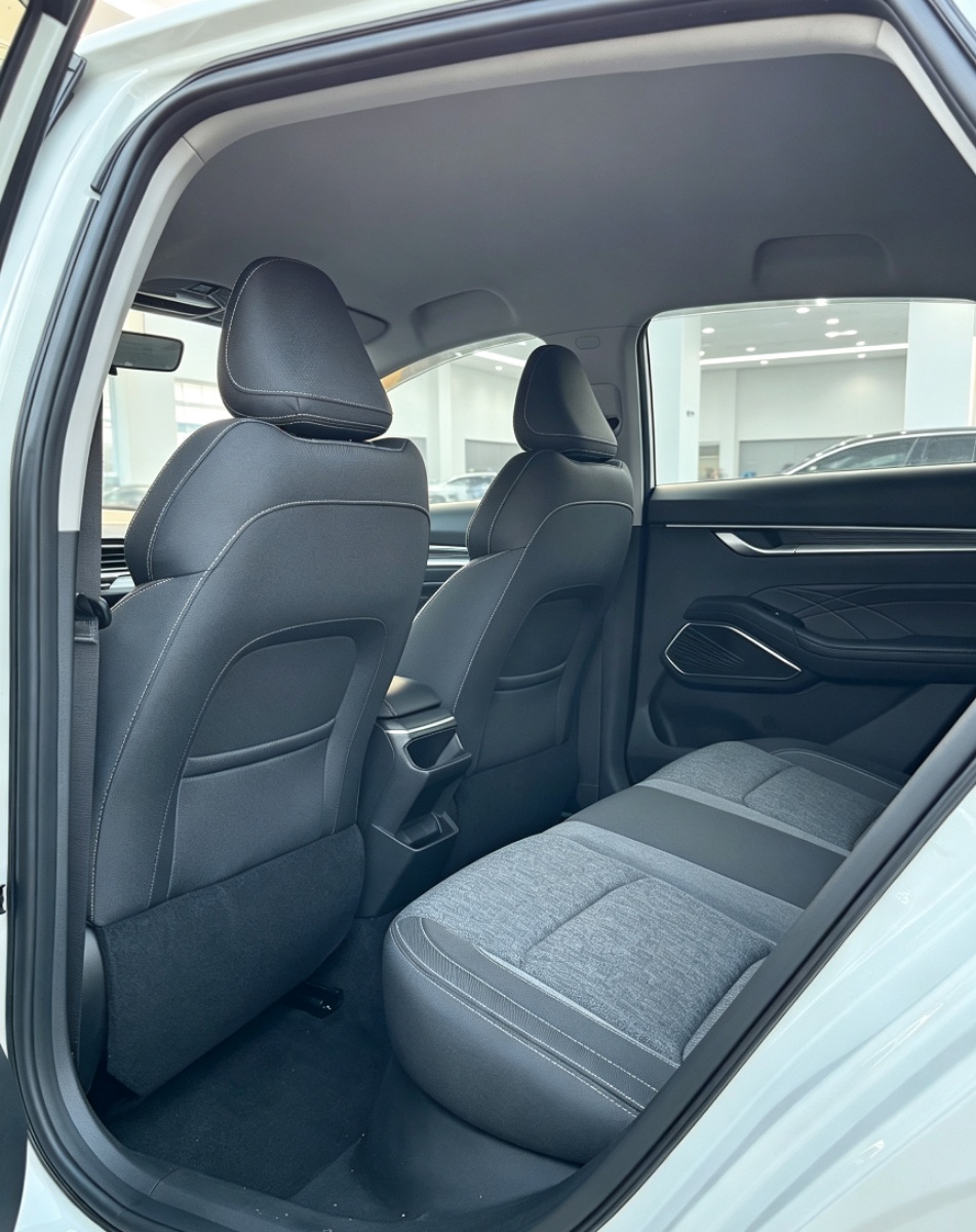 GEELY Emgrand 2023 #3 GEELY Emgrand 2023 car image #3