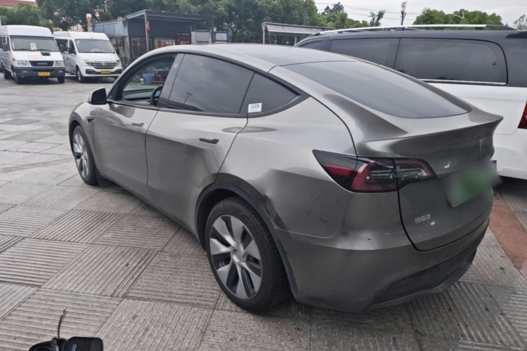 Tesla Model Y 2021 car image #5