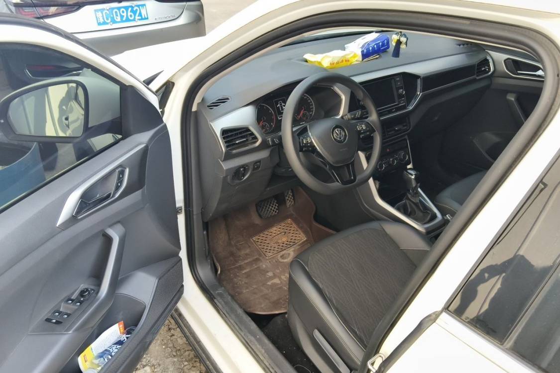 Volkswagen T-Cross 2020 car image #23