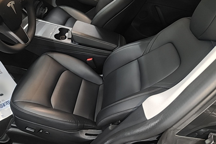 Tesla Model Y 2023 car image #15