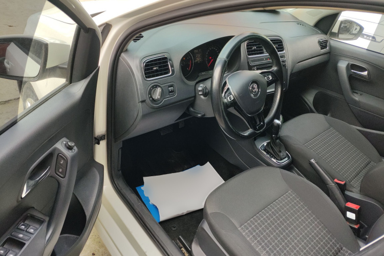 Volkswagen Polo 2017 car image #16