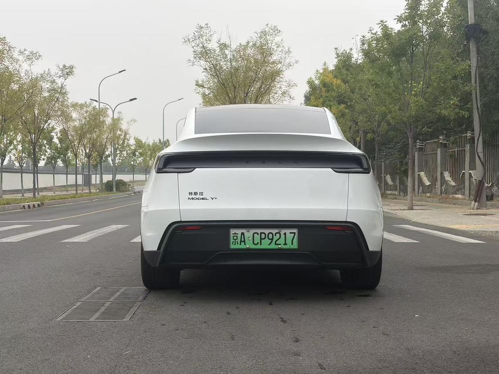 Tesla Model Y 2026 #6 Tesla Model Y 2026 صورة سيارة #6
