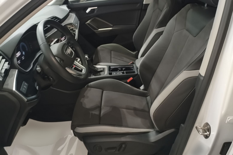 Audi Q3 2022 car image #15