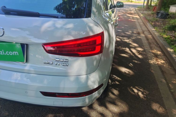 Audi Q3 2017 car image #8